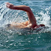 Олег Софяник вплавь пересек Средиземное море - Trasa.ru