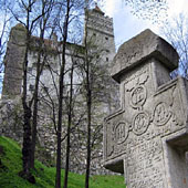 У подножья замка Бран