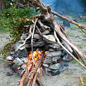 Trasa.Ru - Для бани из камней складывается очаг, в котором разводится огонь